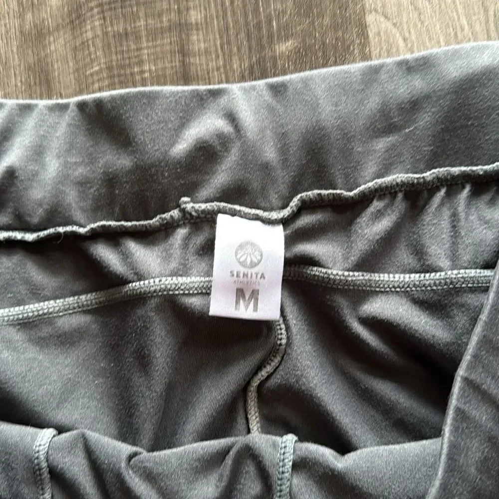 Athletic pants with pockets